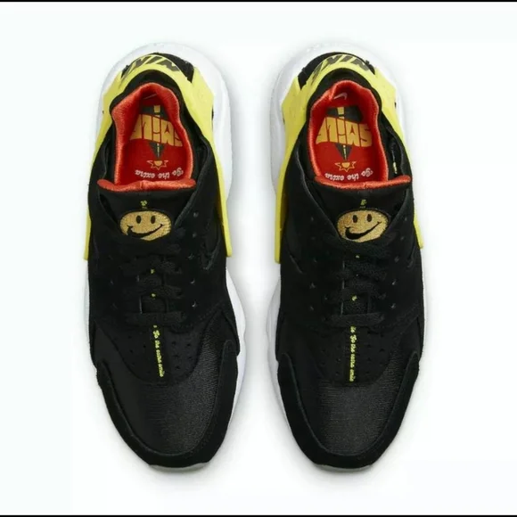 NEW Nike Air Huarache Women's Shoes Size 6 Black Yellow Sneakers DO5873-001 - Picture 4 of 6
